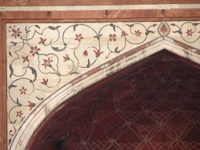 2008/03(March)/AroundTheWorld/Jaj Mahal Post/640x480_Inlaid Decoration.JPG